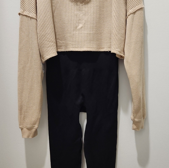 OQQ unitard sz lg heavy enough for winter and can be layered with a cropped top - Picture 3 of 7